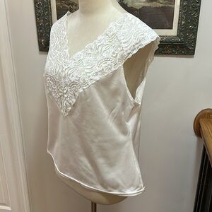 Vanity Fair White Lace Lingerie Top Size XL